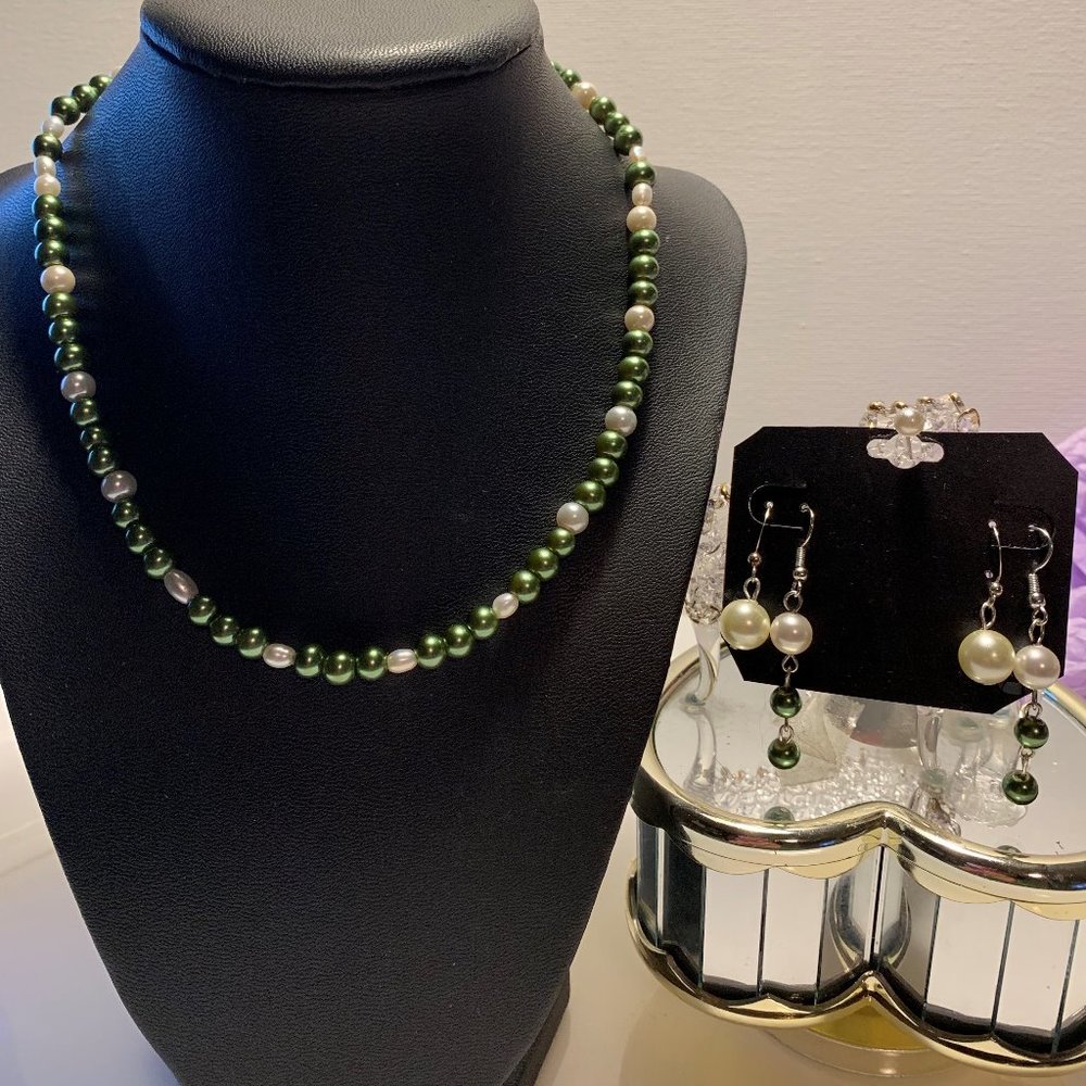 Pearl Necklace with Two Pairs of Earrings Faux